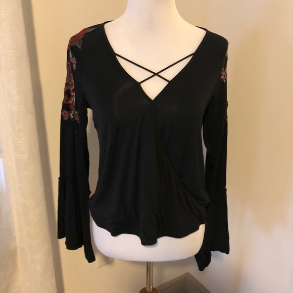 Embroidered bell sleeve top - Picture 1 of 2